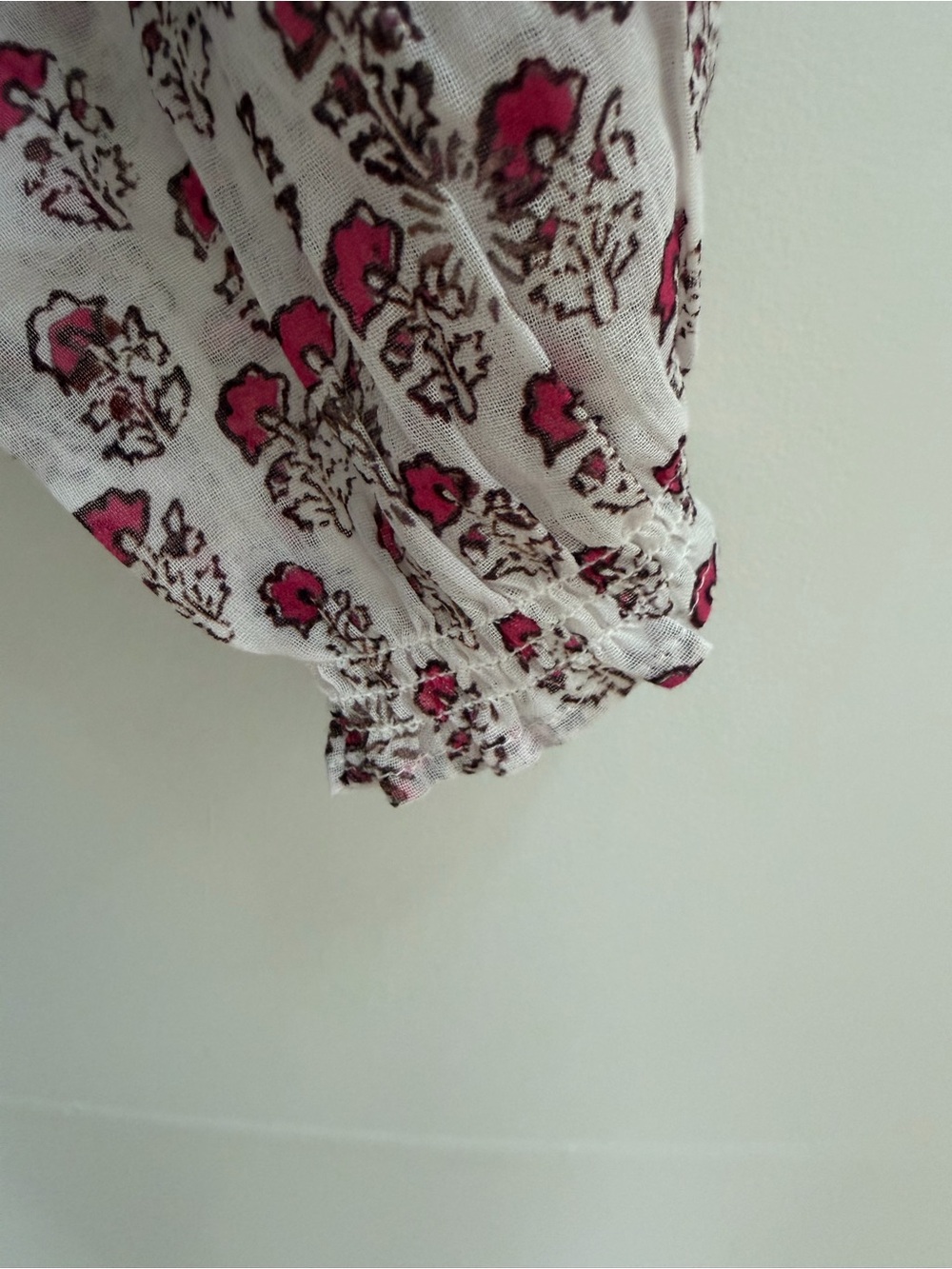M.A.B.E. White Floral Button-Front Blouse with Pink Print SIZE SMALL- NWOT - Picture 4 of 6